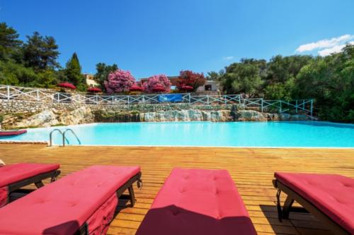 piscina-Antica-Masseria-Rottcapozza-salento-natura-750x500